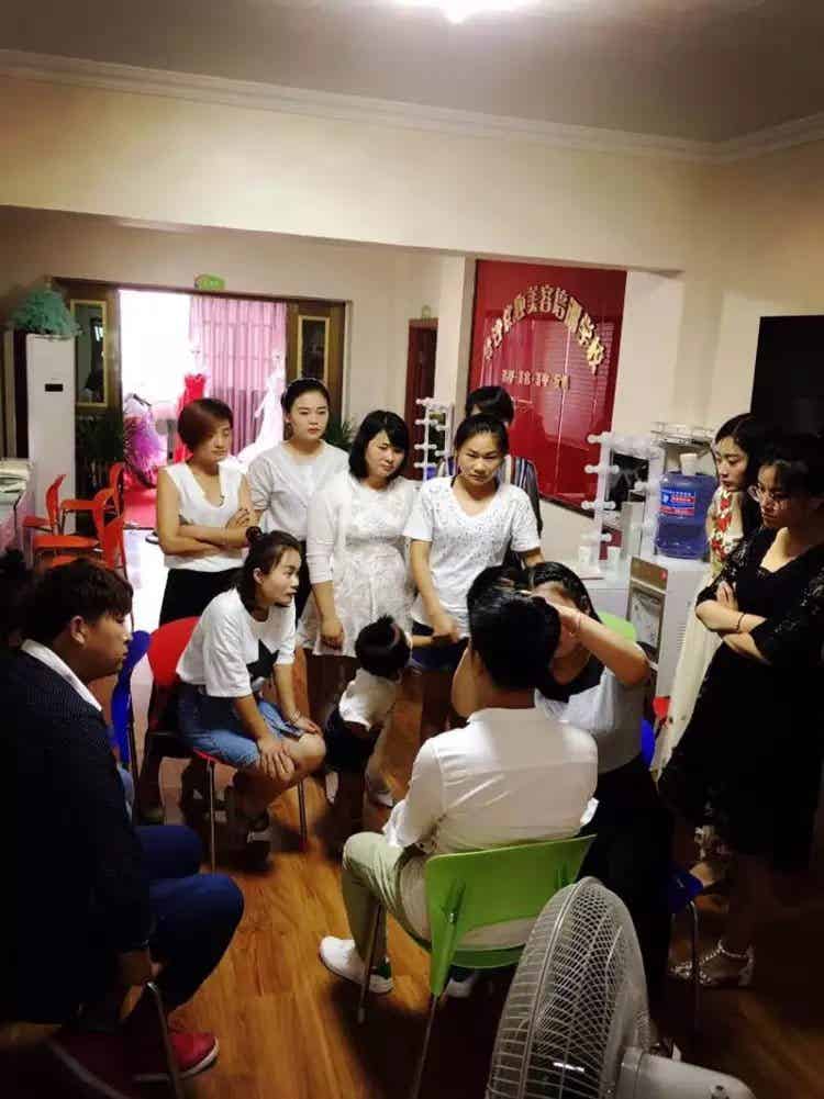 阜陽哪家美甲學校教的好？數阜陽夢沙美甲學校教的好