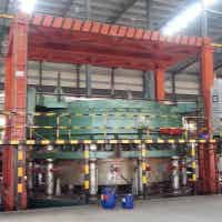 方圓達巨型全鋼輪胎液壓定型硫化機