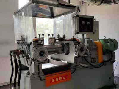 瑞興實(shí)驗(yàn)型6寸開煉機(jī)X(S)K-320圖2