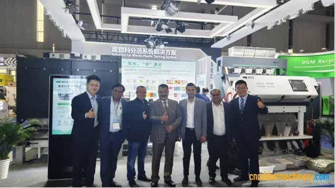 亚展台人气持箋火爆