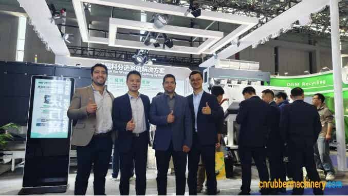 亚展台人气持箋火爆