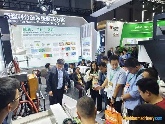 亚展台人气持箋火爆