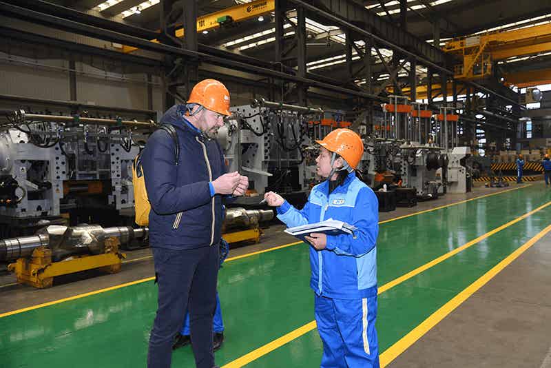 楊璐——公司生產標兵，益陽橡機外銷部業務主管